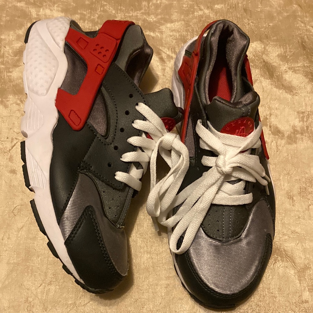 Nike Air Huarache Run “Dark Smoke-University Red”